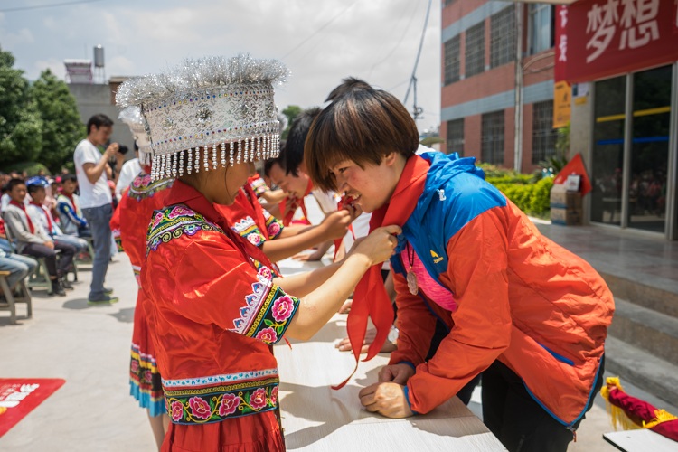 申博sunbet梦想100分公益行走进昆明翠华希望小学